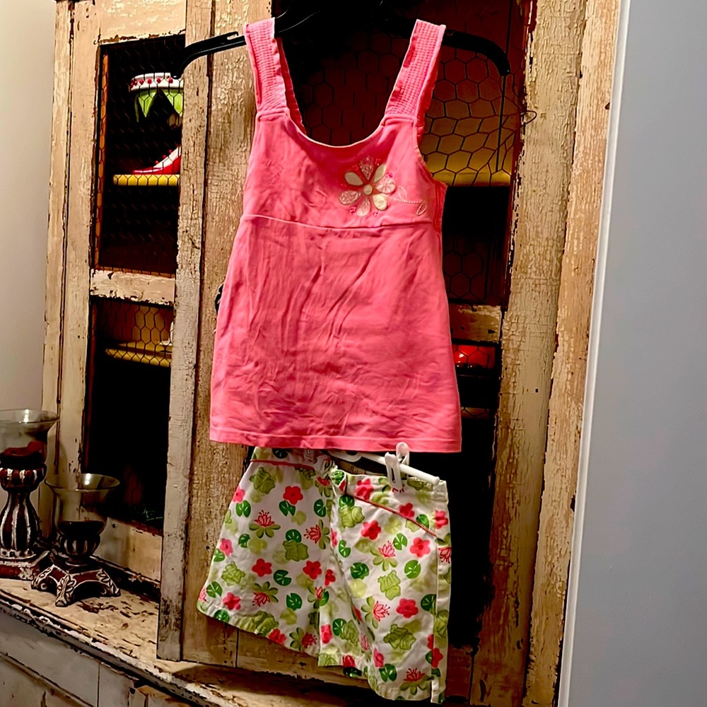 Gymboree top is a 6 and bottoms are a 7.